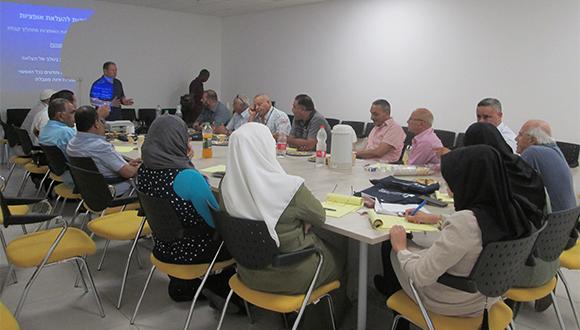 חוגגים את סיום הקורס הראשון לאנשי המגזר הבדואי ברהט למתן כלים לניהול הליכי גישור ולמניעת אלימות